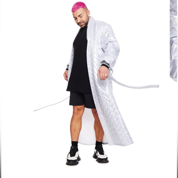 Metallic Silver Puff Robe - Picture 2 of 12